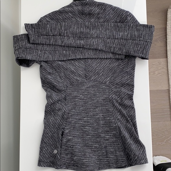 Lululemon Long sleeve Top - Picture 3 of 6